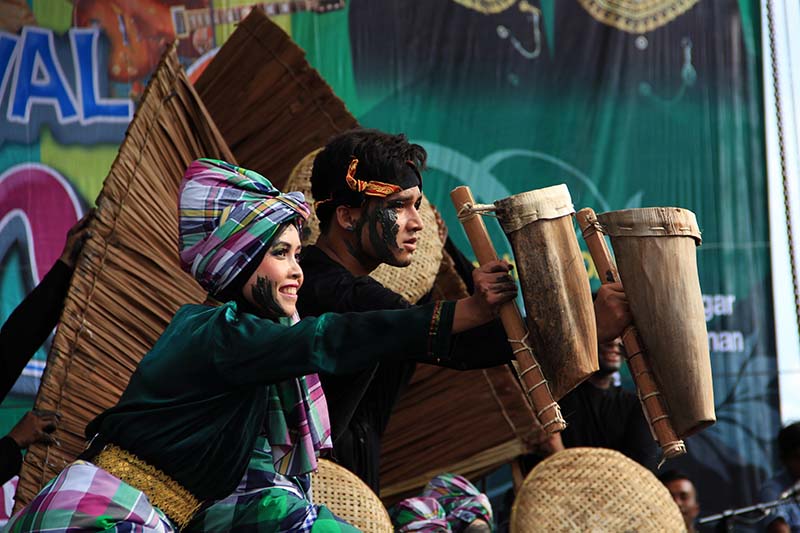 Sepasang penari dari Aceh Utara tampil membawakan tari kreasi baru acara Festival Sabang Fair (Foto M Iqbal/SeputarAceh.com)