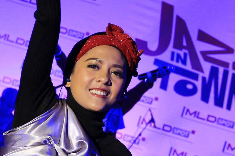 Lala Karmela tampil dengan berhijab acara MLD-Spot Jazz di Ballroom Hermes Hotel, Banda Aceh (Foto M Iqbal/SeputarAceh.com)