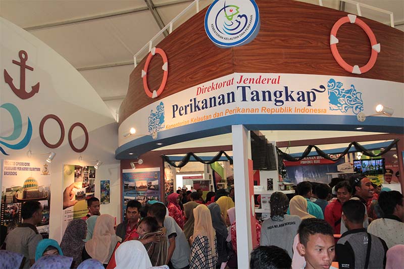 Warga memadati stand Kementrian Kelautan dan Perikanan Republik Inonesia acara Expo Hari Nusantara 2015 di Lampulo, Banda Aceh (Foto M Iqbal/SeputarAceh.com)