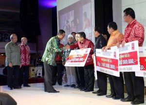 Nasabah Bank Aceh Menangkan Hadiah 100 Juta