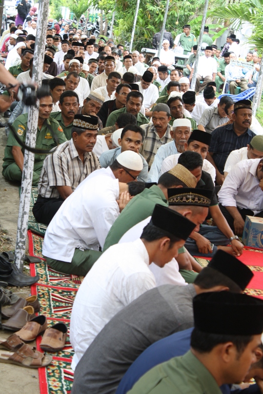 Seribuan warga Banda Aceh dan sekitarnya hadir dan melakukan doa bersama (Pozan Matang) Seribuan warga Banda Aceh dan sekitarnya hadir dan melakukan doa bersama (Pozan Matang)