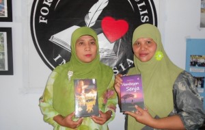 Retno, Guru Pembimbing Majalah â€œGesitâ€ SMA Negeri 1 Pare dan Anis, Guru PAUD Badas, Pare, berkunjung ke kantor FAM Indonesia Jl. Mayor Bismo No. 28, Pare, Jumat (24/5). (Ist)