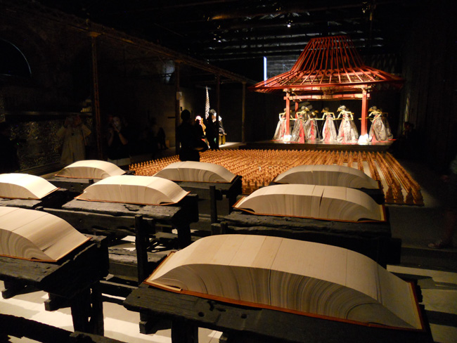 Koleksi seni rupa di stand Indonesia Pavilion di Venice Art Biennale 2013 (Foto Modernism.ro/Ana RaÈ›a)