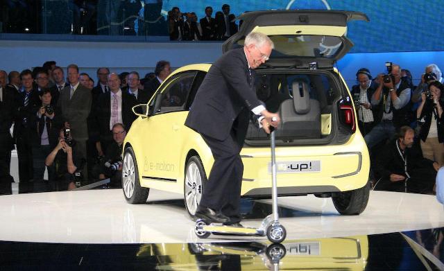 Volkswagen e-Up (caranddriver.com)