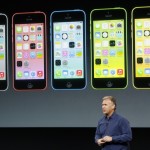 Peluncuran perdaran iPhone 5C warna-warni (Reuters)