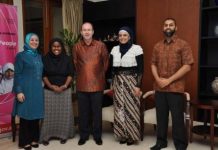 Duta Besar Australia untuk Indonesia, Greg Moriarty beserta peserta Muslim Exchange Program (Foto: DFAT Australia)