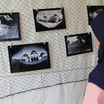 Pengunjung melihat hasil kamera lubang jarum (Foto M Iqbal/SeputarAceh.com)