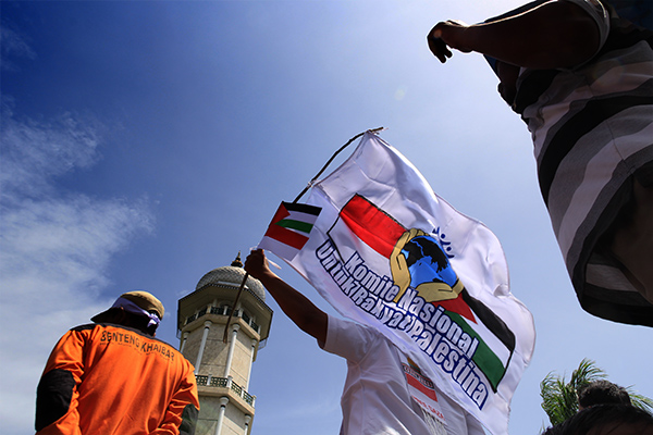 Ibu Walikota Banda Aceh, Illiza Sa'aduddin Djamal berorasi untuk aksi peduli Palestina (Foto M Iqbal/SeputarAceh.com)