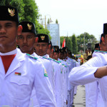 Pasukan pengibar bendera mengikuti pawai kemerdekaan (Foto M Iqbal/SeputarAceh.com)