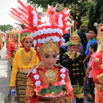 Peserta pawai memakai hiasan burung menyerupai lambang negara (Foto M Iqbal/SeputarAceh.com)