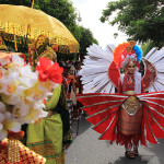 Peserta pawai menyerupai sayap burung di pawai kemerdekaan (Foto M Iqbal/SeputarAceh.com)