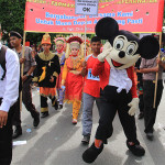 Tokoh kartun Micky Mouse ikut meriahkan pawai kemerdekaan (Foto M Iqbal/SeputarAceh.com)