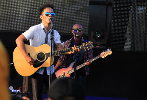 Kaka 'Slank' dan Ivan (Bass)membawakan beberapa lagu di Blang Padang, Banda Aceh (Foto M Iqbal/SeputarAceh.com)