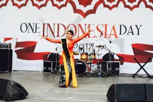 Martina Fiani menarikan tarian Denok Semarangan pada acara One Indonesia Day di Kota Ansan, Korea Selatan (IST)