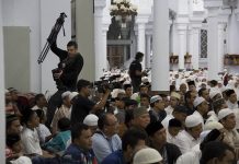 Kesibukan wartawan asing meliput acara zikir di Masjid Raya Baiturrahman (Foto M Iqbal/SeputarAceh.com)