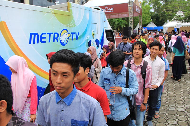 Mahasiswa antri masuk untuk nonton acara Mata Najwa (Foto M Iqbal/SeputarAceh.com)