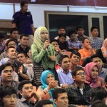 Mahasiswa bertanya di program pelatihan jurnalistik (Foto M Iqbal/SeputarAceh.com)