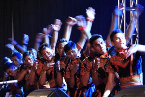 Tari Saman yang ditetapkan sebagai warisan budaya dunia oleh UNESCO juga ikut tampil di Gayo Art Summit 2014 (Foto M Iqbal/SeputarAceh.com)