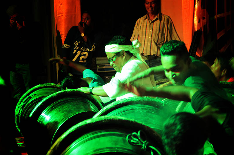 Rafly menabuh rapa-i pasee di Taman Budaya