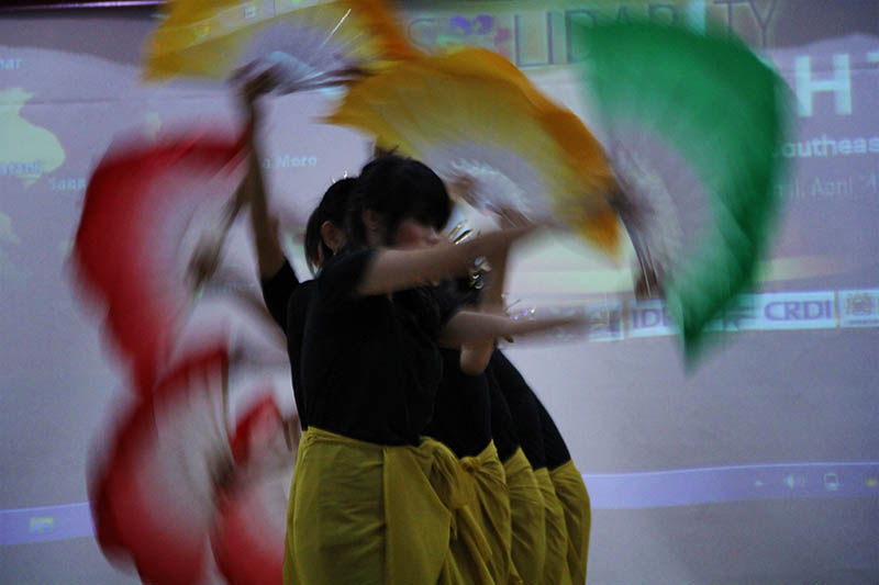 Komunitas HAKKA-Aceh Tiongkok membawakan Tari Kipas acara Solidarity Night  di Gedung ACC Sultan Selim II Banda Aceh (Foto M Iqbal/SeputarAceh.com)