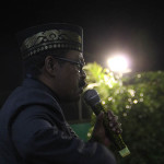 Tgk Yusri Puteh sedang memberikan ceramah maulid nabi Muhammad SAW di Lapangan Tenis Lampaseh