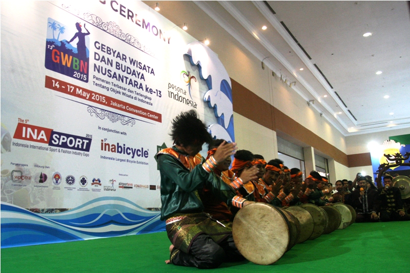 Tarian Rapai Geleng dari Aceh ikut meriahkan pembukaan Gebyar Wisata dan Budaya Nusantara 2015 (Foto IST)