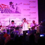 Di akhir konser Jazz In Town, Tompi membawakan lagu 'Aceh Lon Sayang' di Ballroom Hermes Hotel, Banda Aceh (Foto M Iqbal/SeputarAceh.com)