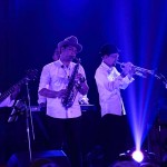 Personil dari Tompi meniup saksofon dan trompet dalam konser Jazz In Town MLD Spot di Ballroom Hermes Hotel, Banda Aceh (Foto M Iqbal/SeputarAceh.com)