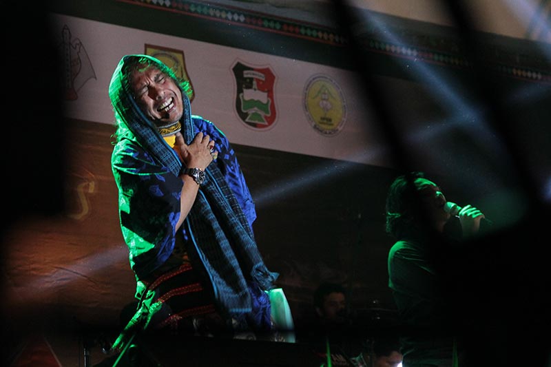 Penampilan Fikar W Eda membacakan puisi acara Gayo Art Summit 2015 di gedung AAC Dayan Dawood, Banda Aceh