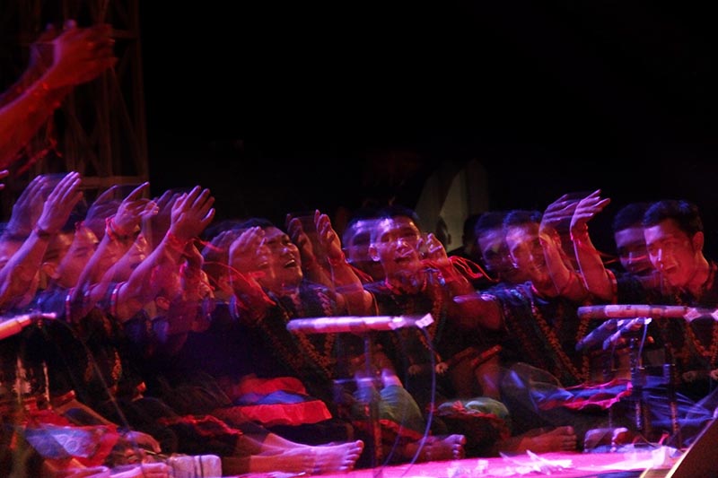 Penampilan Tari Didong acara Gayo Art Summit 2015 di gedung AAC Dayan Dawood, Banda Aceh