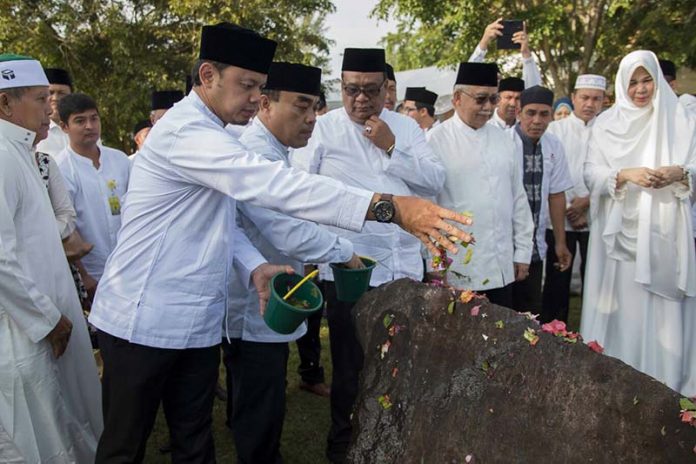 Bima Arya walikota Bogor ikut hadir ziarah makam massal di Ulee Lheue dalam rangka peringatan 11 tahun tsunami, Banda Aceh (Foto M Iqbal/SeputarAceh.com)