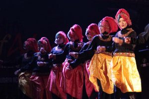 Tari Brudihe dari Sanggar Seni Lembah Alas tampil dalam acara Culture of Alas di Open Stage Taman Budaya, Banda Aceh (Foto M Iqbal/SeputarAceh.com)