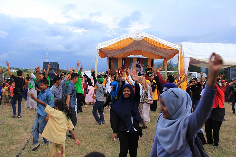 Warga joget flash mob acara Festival Kota Kita di Banda Aceh (Foto M Iqbal/SeputarAceh.com)