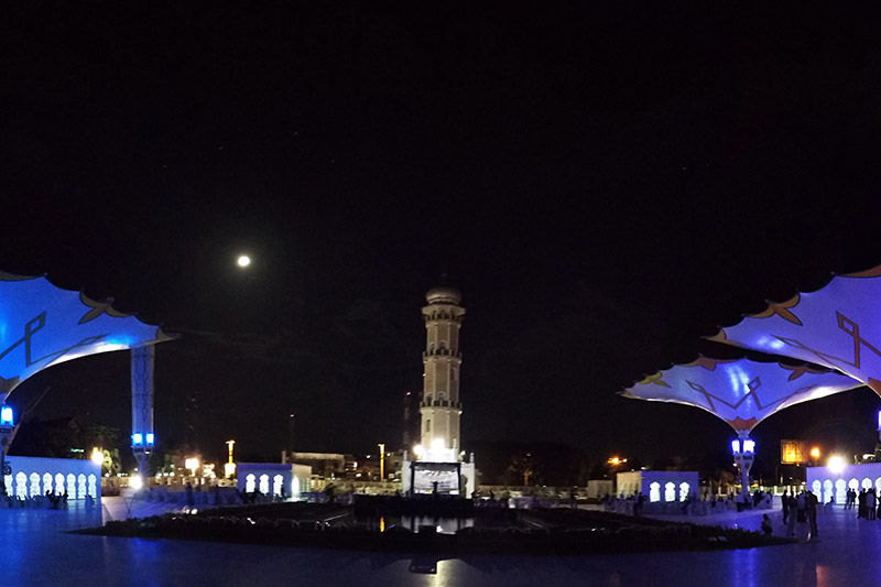 Payung elektrik arah timur menara Masjid Raya Baiturrahman (Foto M Iqbal/SeputarAceh.com)