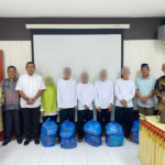 Foto Bersama Direktur RSJ Aceh, Bupati Simeulue, Ketua DPRK Simeulue, Kadinkes Simeulue dan Direktur RSUD Simeulue bersama pasien yang sudah sembuh klinis, Sabtu (15/03/2025).