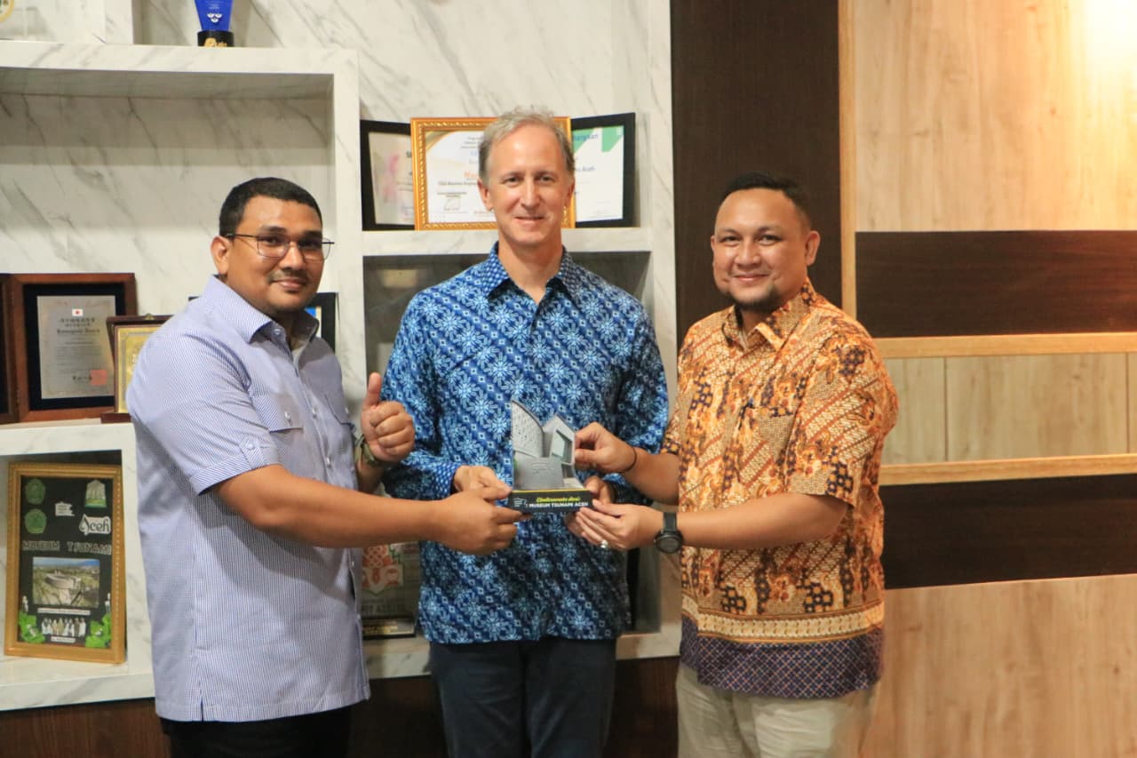 Duta Besar Kerajaan Belanda dan Konjen Jepang Sambangi Museum Tsunami Aceh 3