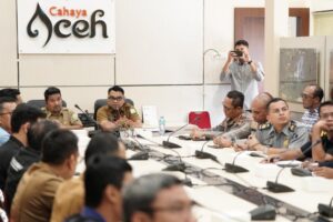 Kadisbudpar Aceh Dedy Yuswadi, memimpin rapat awal persiapan kunjungan Islami Cruise bersama unsur lintas sektoral di Ruang Rapat Lantai II Kantor Disbudpar Aceh